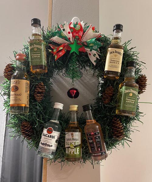 christmas spirit bottle wreath Weihnachtsgeist-Flaschenkranz