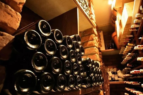 punt wine bottle Punt Wine Flasche