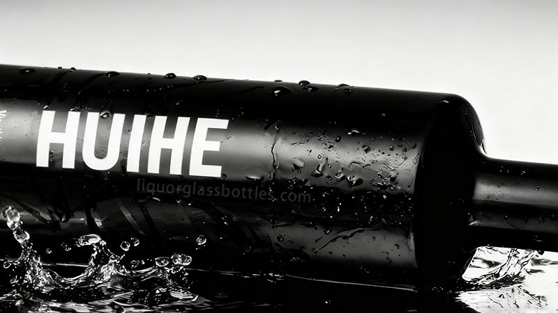 Top 10 Custom Whiskey Bottle Manufacturers-black whisky bottle Top 10 kundenspezifische Whisky-Flaschenhersteller-schwarze Whiskyflasche