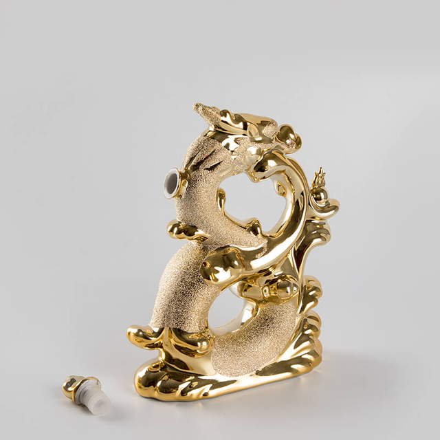 Goldene elektroplierte Drachenkeramikalkohol -Dekanter