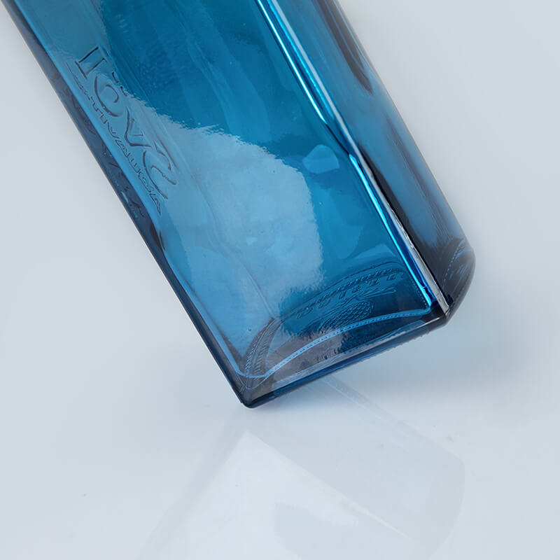 blaue Alkoholgetränkeflasche (5)