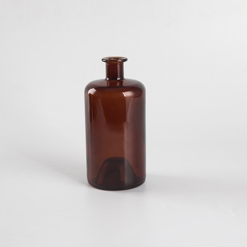 Schnapsflasche aus bernsteinfarbenem Glas