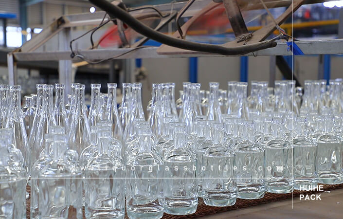 Fertige Glasflaschen