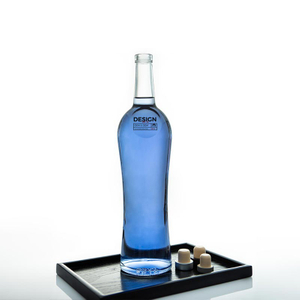 Wermut-Aperitif-Glasflasche mit Korkverschluss
