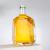 Unregelm&auml;&szlig;ige Winkelstruktur Facettenkanten Spirituosenflasche