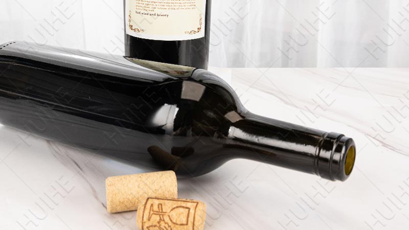 So verpacken Sie Glasflaschen im Gepäck – Weinflaschen mit langem Hals