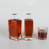 700 ml quadratische Whiskyflasche aus Glas mit Korkverschluss