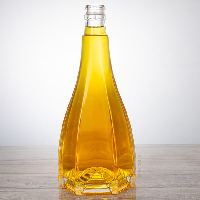 Stromlinienförmige, sich verjüngte Glasflaschenflasche mit vertikalen Graten