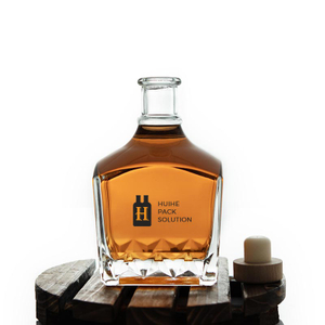 Quadratischer 750-ml-Whisky-Dekanter aus Glas mit Korkverschluss