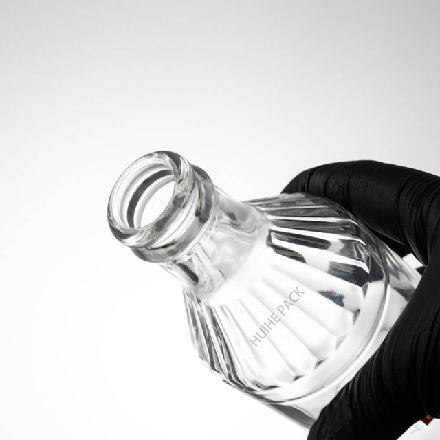 258 ml Klarglas-Wasserflasche mit Gewindehals und Schraubverschluss