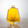 Geometrisches Design eckiger, facettiertes Glasflaschenflasche