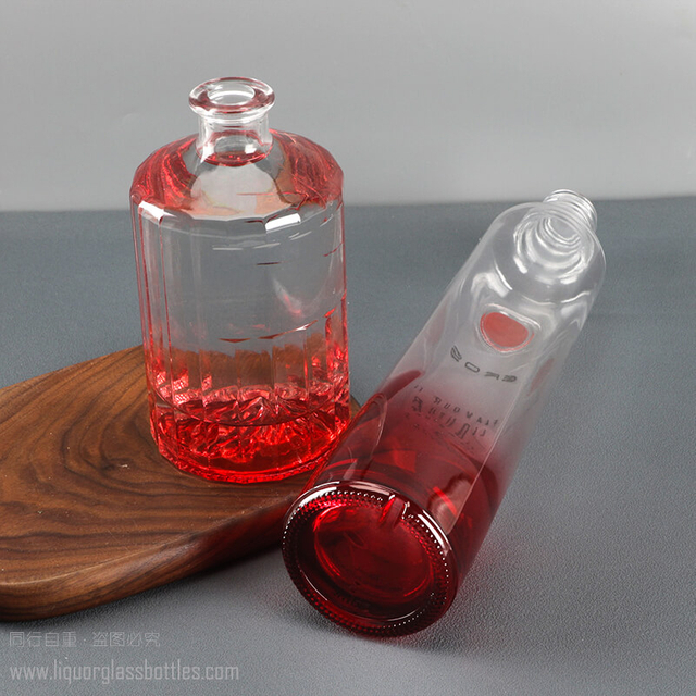Farbverlaufsrote Beschichtung, 730 ml aromatisierte Likörflasche, 50 cl Wodka-Gin-Glasverpackung