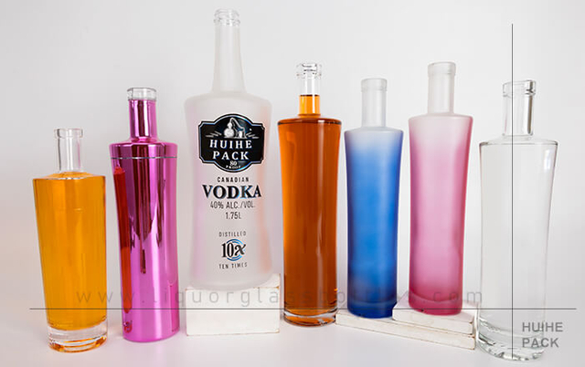 Taillierte Spirituosenflasche