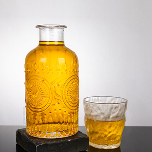 Aufwändige florale - inspirierte Glasflüssigkeitsflasche mit dickem Hals