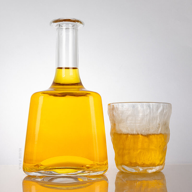 Trapezoidalkörper langer schlanker Nacken 750 ml Glasflüssigkeitsflasche