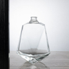 Geometrisches Design eckiger, facettiertes Glasflaschenflasche