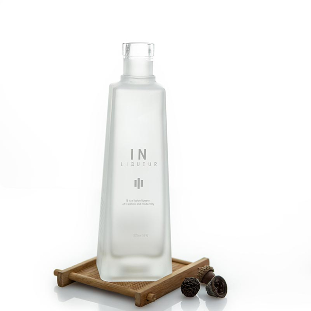 Maßgeschneiderte Likörflasche aus Frostglas