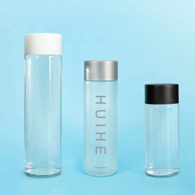 Zylindrische Voss Artesian Stillwasserglasflasche mit Schraubverschluss