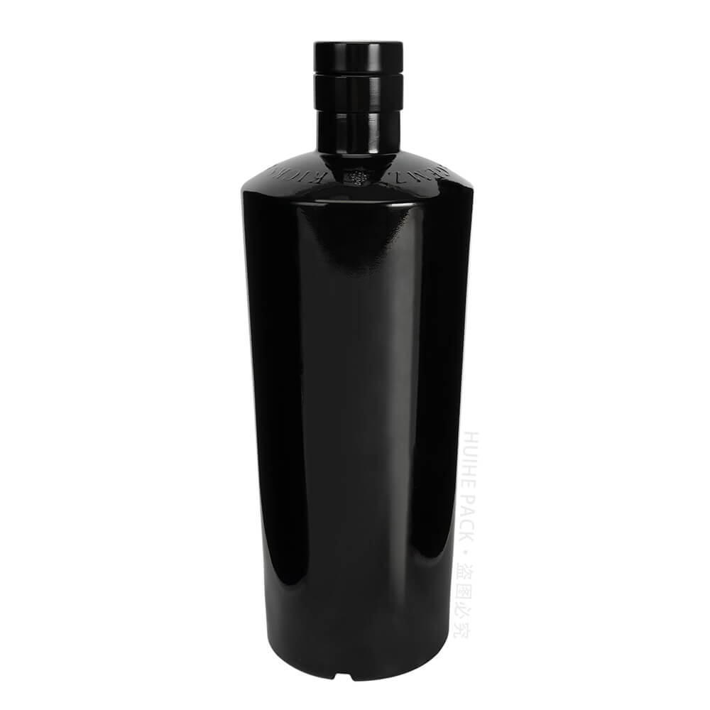 schwarze Wodka-Flasche