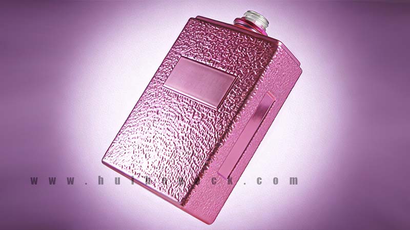 Runde vs. quadratische Whiskyflaschen – quadratische Flaschendekoration