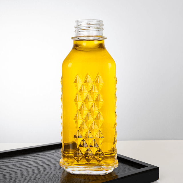 650 ml geprägter Muster der diamantartigen Glasfluseflasche