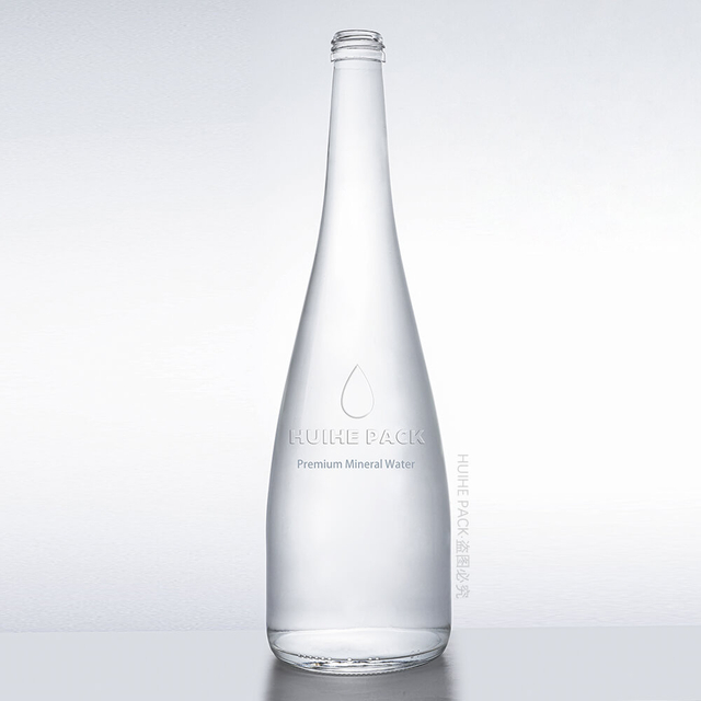 900 ml klare Flintglas-Wasserflasche im Großhandel 