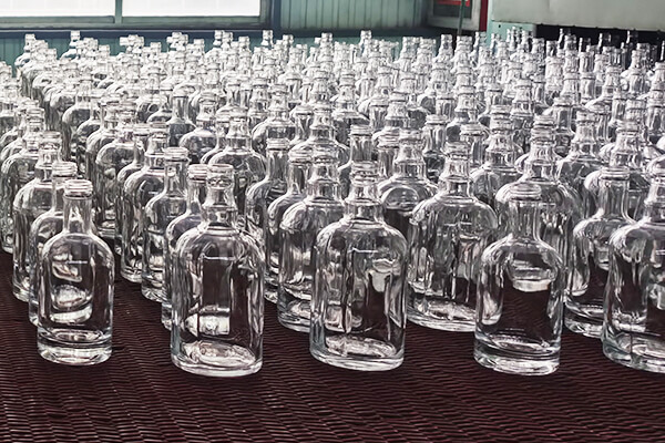 Liquor -Flaschenlieferant (1)