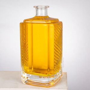 Rechteckige Prisma -Glas -Schnapsflasche mit besserem Griff