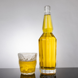 Hexagonale Winkelglas Whiskyflasche mit langem Hals