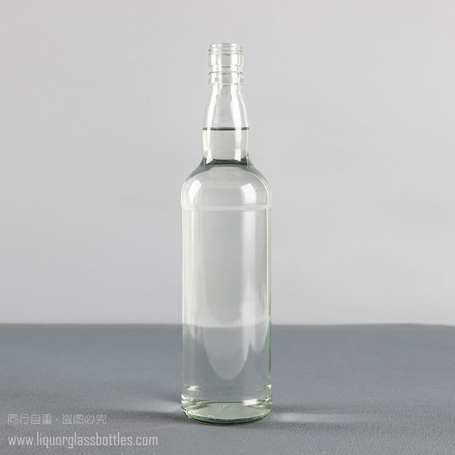Großhandel 720 ml runde transparente Flintglas-Scotch-Whisky-Flasche