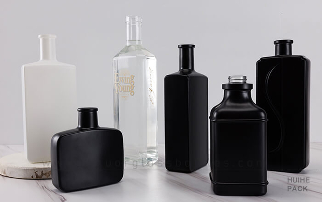 flache quadratische Spirituosen