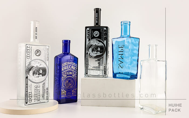 Quadratische Alkoholflasche