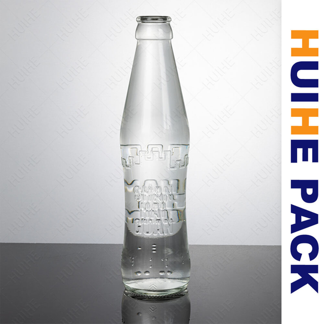 250 ml strukturierte kohlens&auml;urehaltige Getr&auml;nkeflasche aus Glas mit Kronkorken