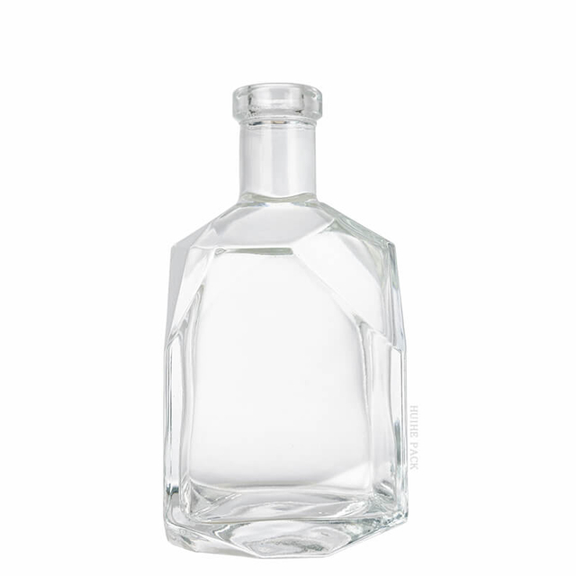 Unregelmäßige Winkelstruktur Facettenkanten Spirituosenflasche