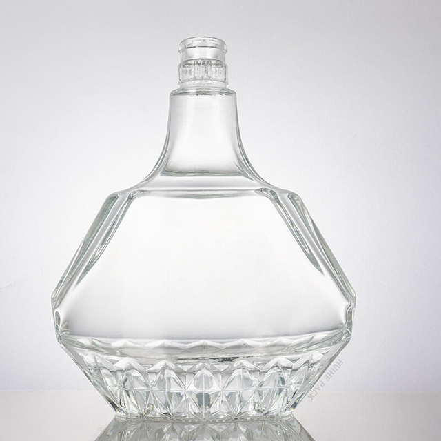 Winkelformglas Liuqor Flasche mit facettierten Seiten