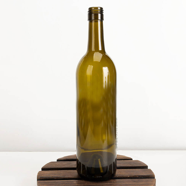 Maßgeschneiderte Etikette für Weinglasflaschen mit Schraubverschluss und Einkerbung