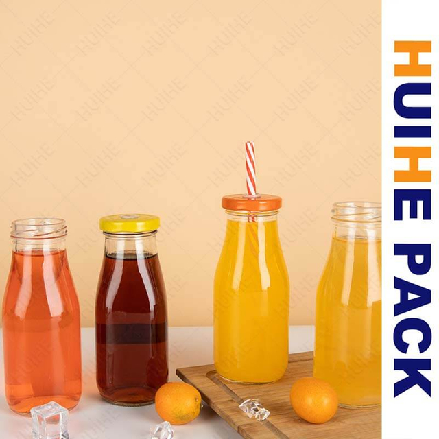 Klassische Weithals-Kaffeeflasche aus Glas mit Strohhalm und Deckel