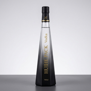 700 ml unregelm&auml;&szlig;ige transparente Glaswodka -Flasche mit Korken