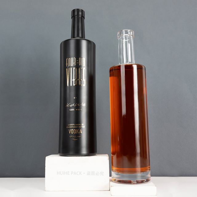 Kendo Gold gestempelt 750 ml schwarze Klarglas -Wodka -Flaschen