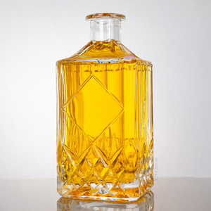 Winkelkanten Diamond-Muster quadratische Glas Liuqor Flasche
