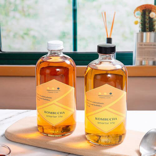 Klare Boston-Kombucha-Flaschen