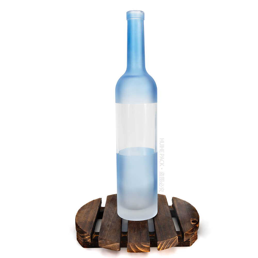 Schnapsflasche aus blauem Glas