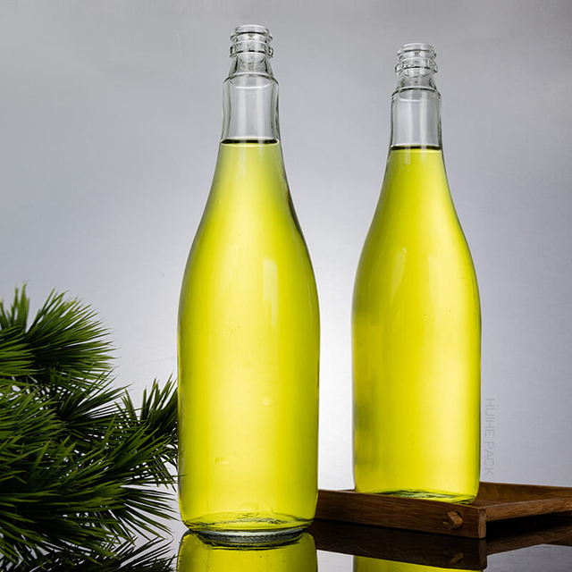 785 ml große Fruchtsaft-Getränkeflasche aus Glas mit Kronkorken