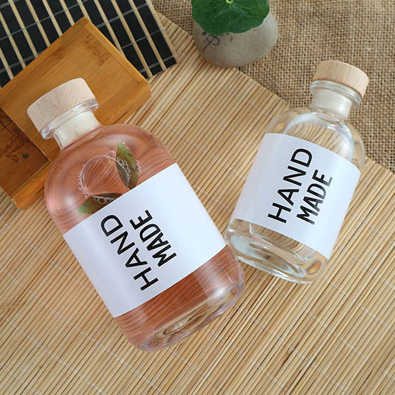 Klar gefrostete Fruchtglasflasche rund