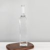 700 ml quadratisch verlängerte Formglasspirituosenflasche mit eleganten Kurven