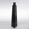 700 ml schlanke dreieckige Rippenmuster Glaslippenflasche