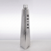 700 ml schlanke dreieckige Rippenmuster Glaslippenflasche