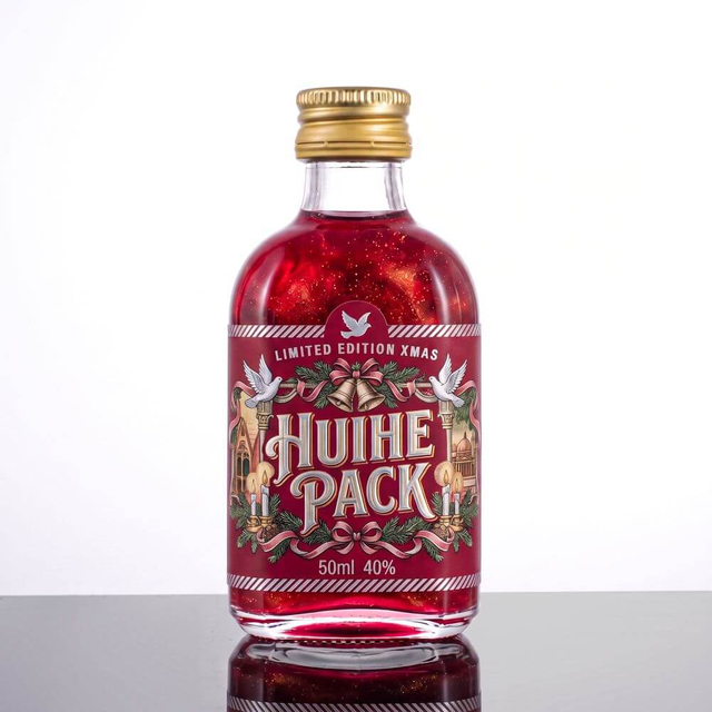 50 ml quadratische Schnapsflaschen aus transparentem Flintglas mit Alkohol