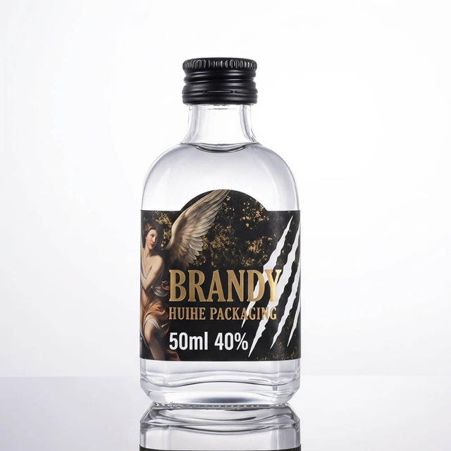 50 ml quadratische Schnapsflaschen aus transparentem Flintglas mit Alkohol