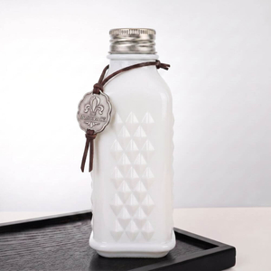 650 ml gepr&auml;gter Muster der diamantartigen Glasfluseflasche